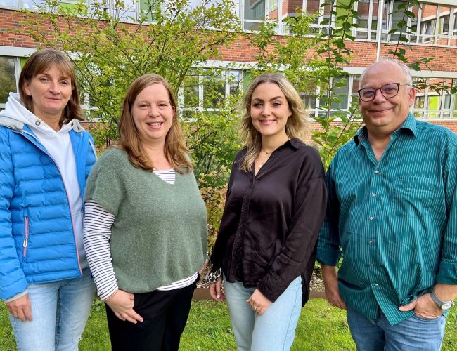 Sie geben Kindern, die Gewalt zwischen ihren Eltern miterlebt haben, Rückenwind: Konrad Schmidt und Melanie Arp (zweite von links), die bei Bedarf von Bettina Lichtenauer und Muriel Silies unterstützt werden. Foto Landkreis Stade/Nina Dede